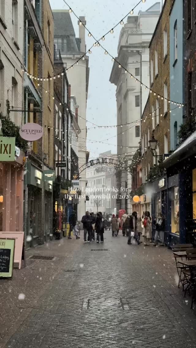 Post 4 by London is Pink 💗 Jules | Photographer on Instagram (video)