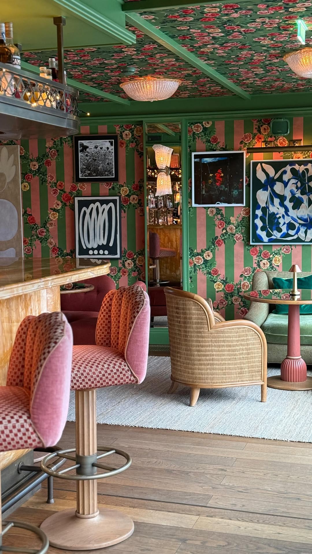Post 1 by London is Pink 💗 Jules | Photographer on Instagram (video)