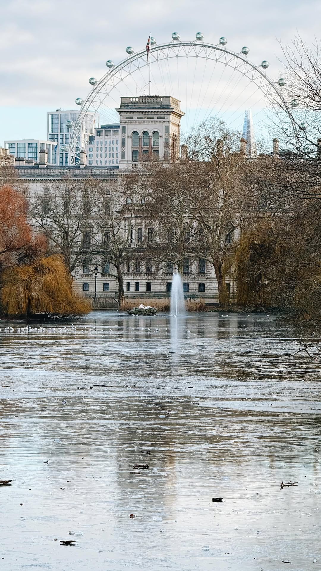 Post 3 by London is Pink 💗 Jules | Photographer on Instagram (video)
