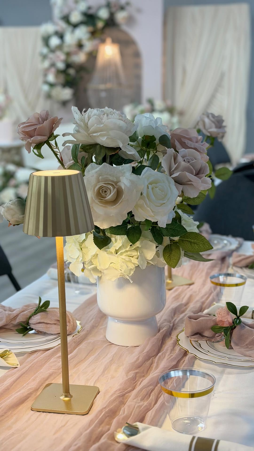 Post 1 by Luxury Party Planning•Event Styling •Balloon Decor on Instagram (video)