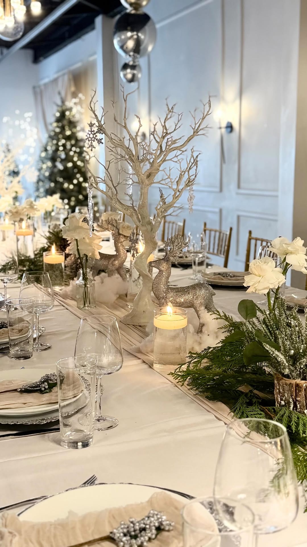 Post 7 by Luxury Party Planning•Event Styling •Balloon Decor on Instagram (video)