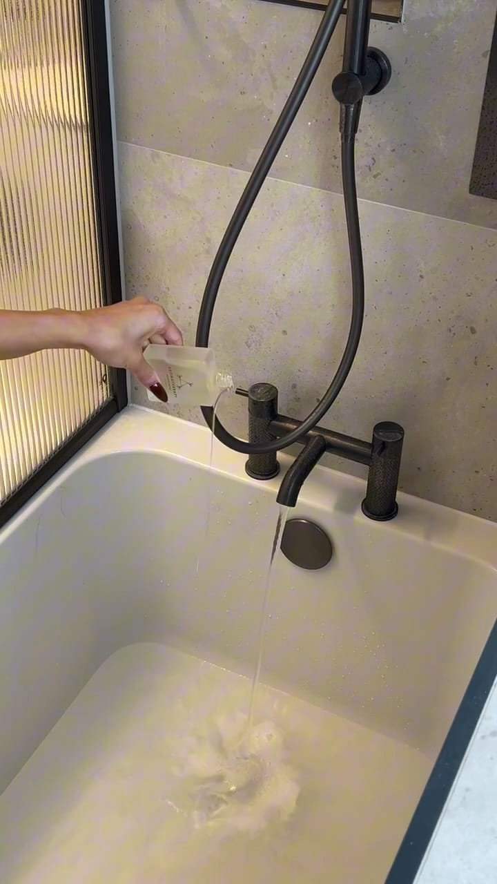 Post 10 by Aromatherapy Associates on Instagram (video)