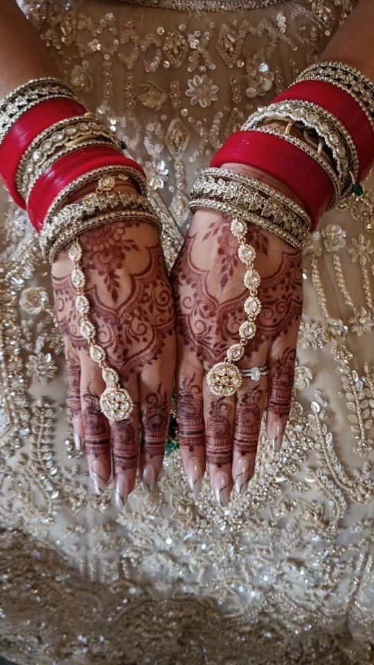 Post 3 by Priyanka Bhanot_makeovers on Instagram (video)