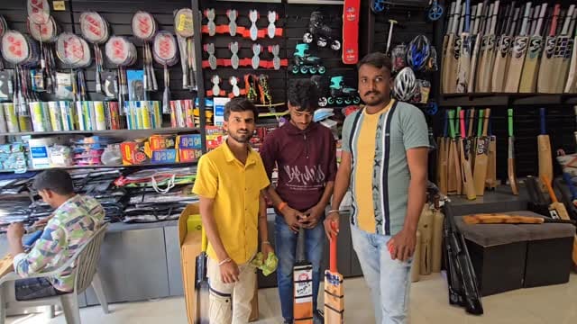 Post 4 by Gurunanak sports Showroom 🏏🏏🏏 on Instagram (video)