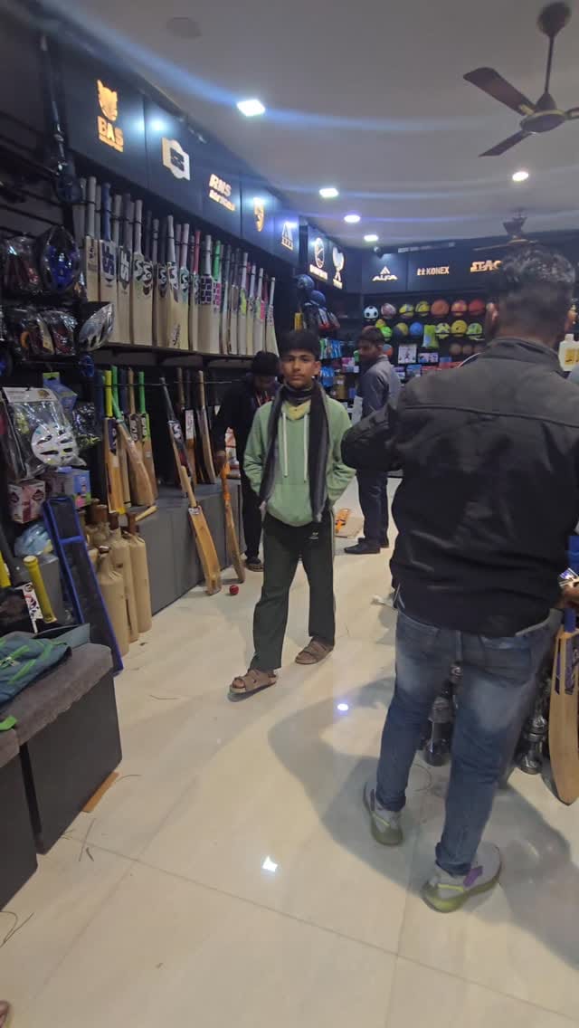 Post 6 by Gurunanak sports Showroom 🏏🏏🏏 on Instagram (video)