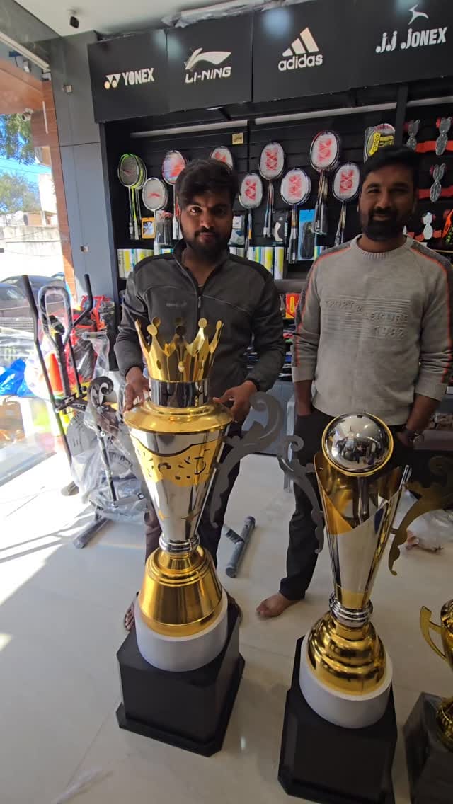 Post 10 by Gurunanak sports Showroom 🏏🏏🏏 on Instagram (video)