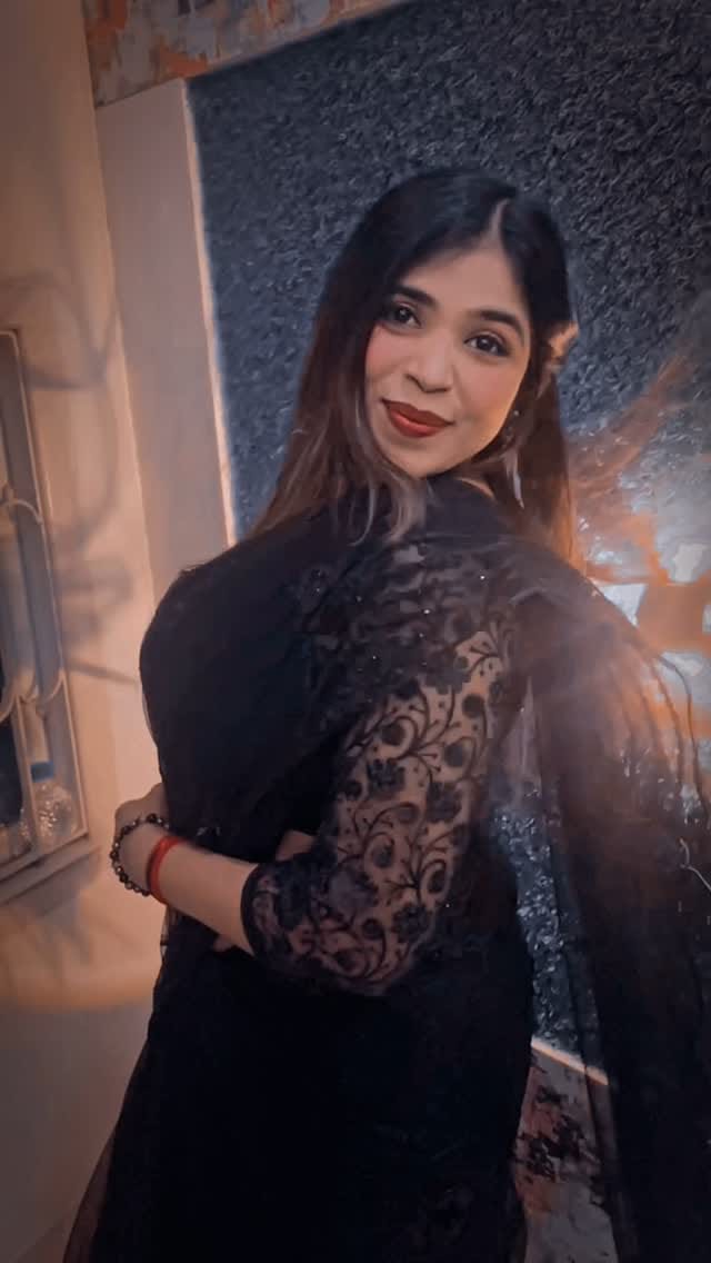 Post 10 by Ɽõṣhṅĩ Ɖāyãl̥ 🦋 on Instagram (video)