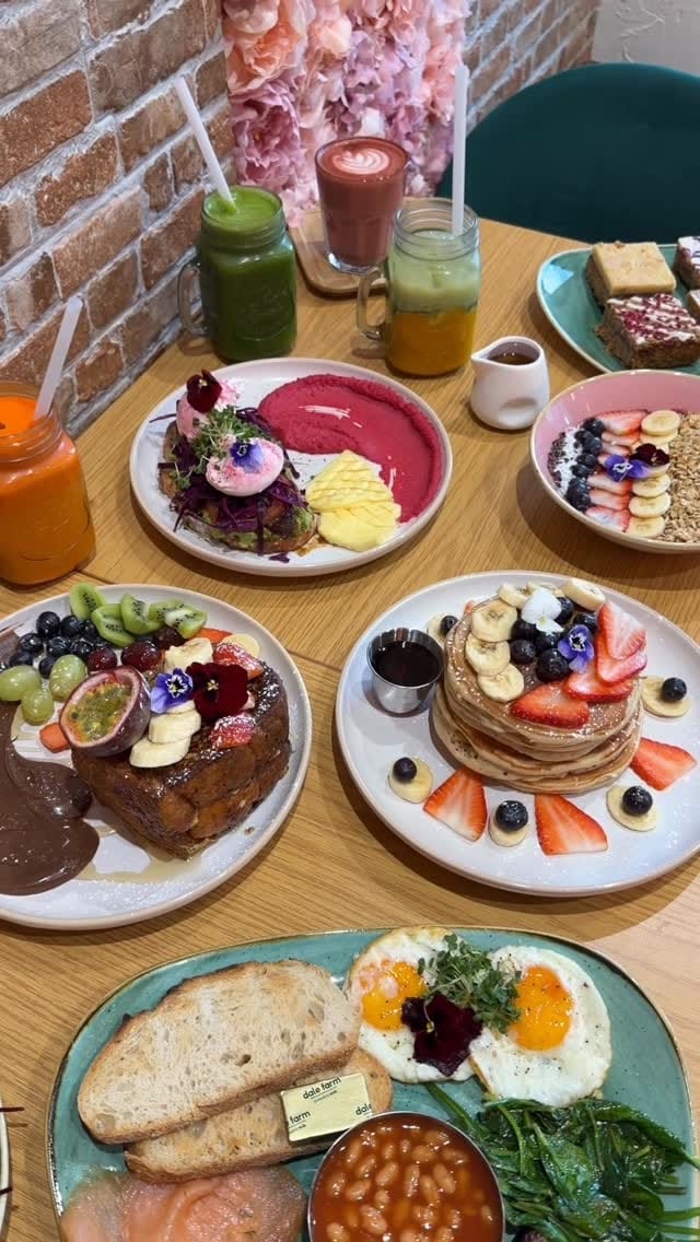 Post 3 by Arian Amiri - London Blogger on Instagram (video)