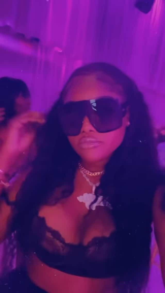 Post 5 by @z.tingz on Instagram (video)