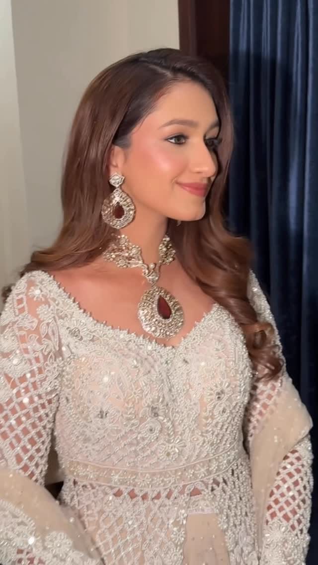 Post 2 by Anushree Tuteja on Instagram (video)