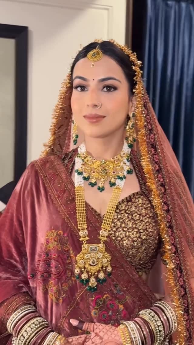 Post 8 by Anushree Tuteja on Instagram (video)