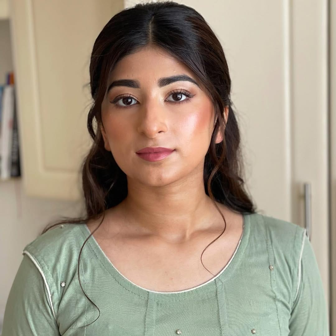 Post 5 by @sumanmakeup on Instagram (image)