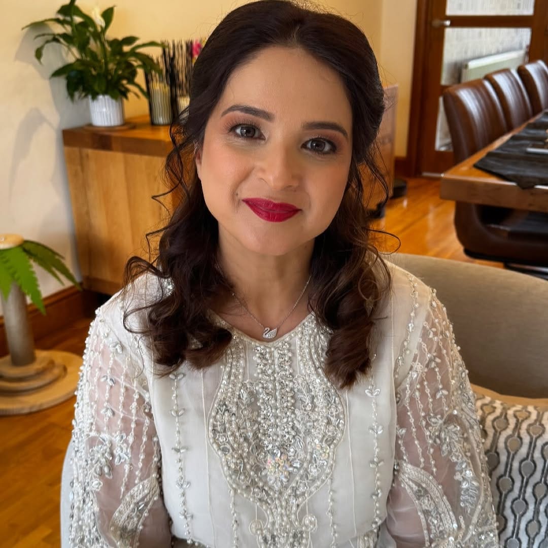 Post 1 by @sumanmakeup on Instagram (image)