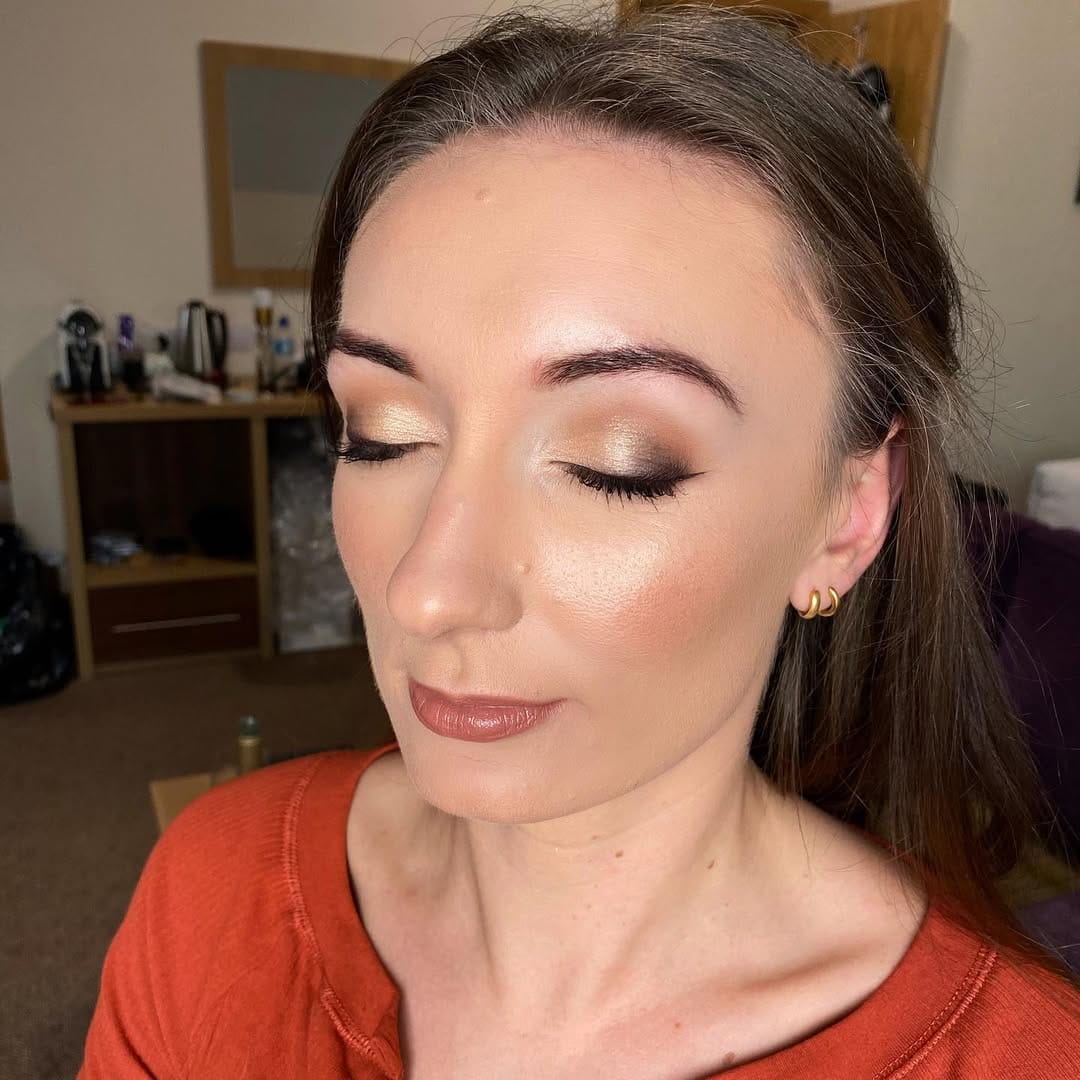 Post 4 by SAM OCONNOR MAKEUP on Instagram (carousel)
