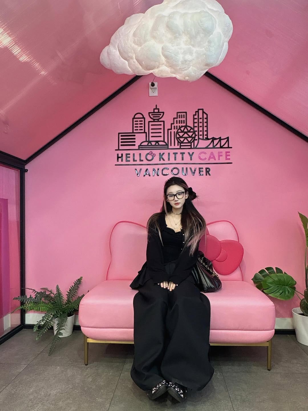 Post 1 by 🖤Yooyi🖤 on Instagram (carousel)