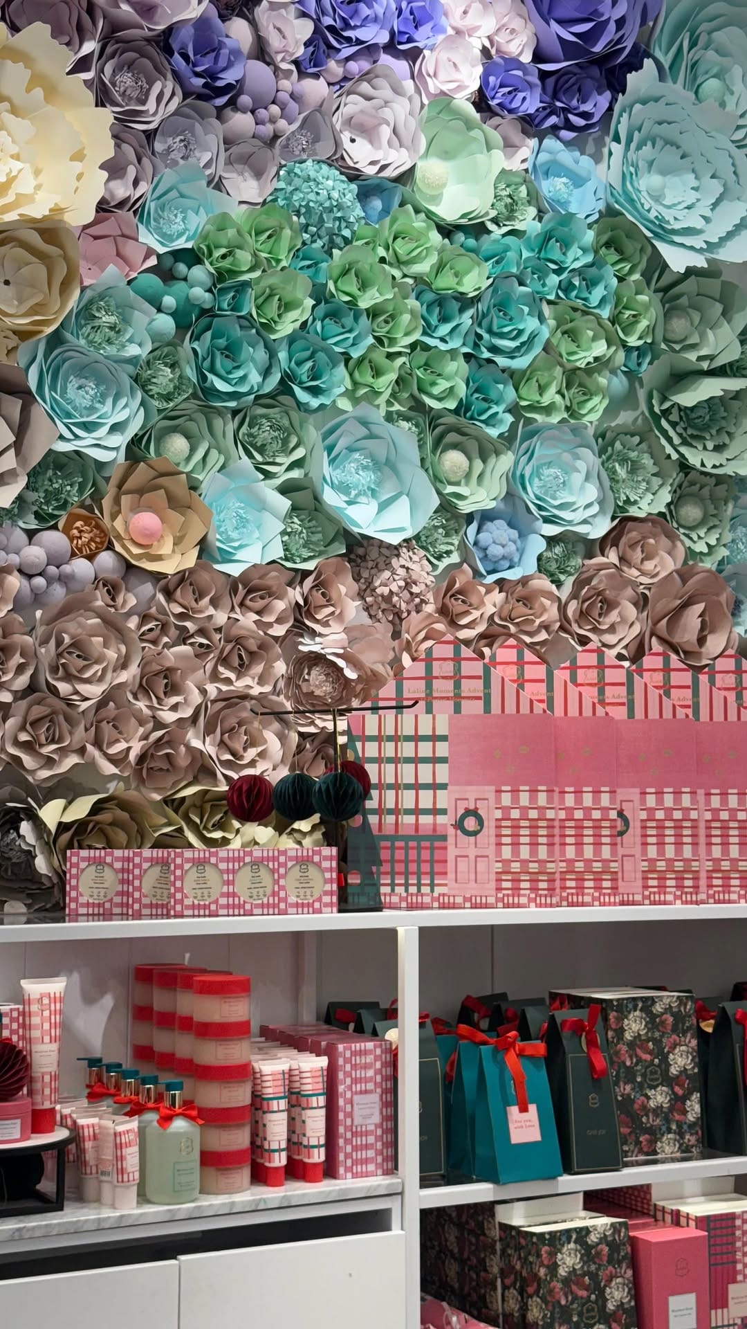 Post 4 by Vaughan Mills Shopping Centre on Instagram (video)