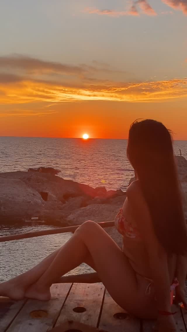 Post 3 by Lola G. on Instagram (video)