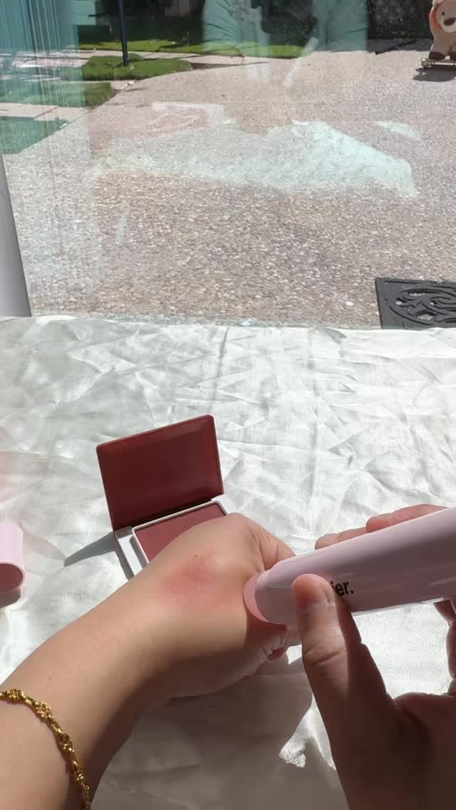 Post 7 by ASH / MAKEUP JUNKIE on Instagram (video)