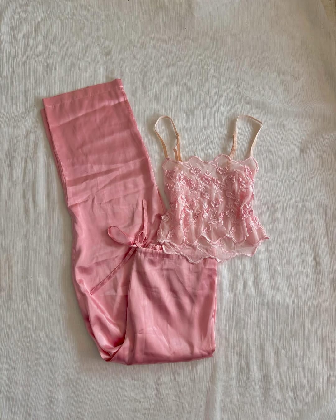 Post 10 by Luvbug Vintage 💌 on Instagram (carousel)