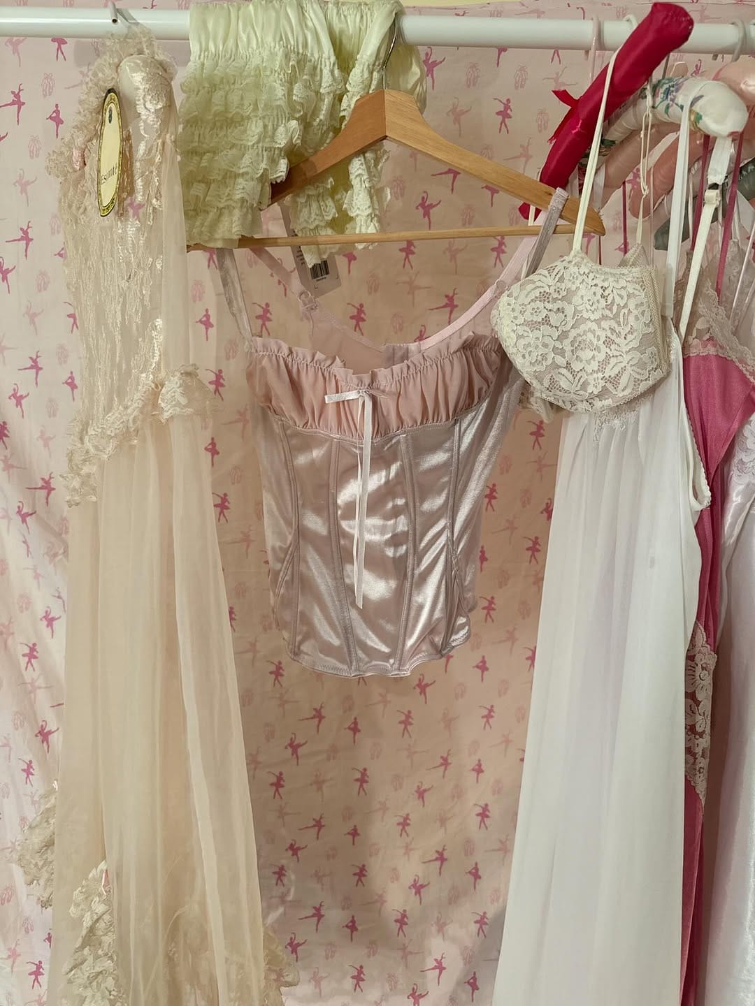 Post 6 by Luvbug Vintage 💌 on Instagram (carousel)