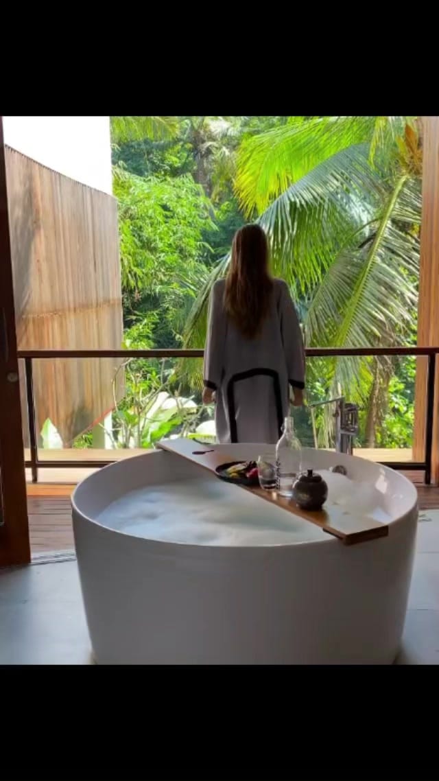 Post 2 by Hotels to Book 🛎✈️🧳 on Instagram (video)