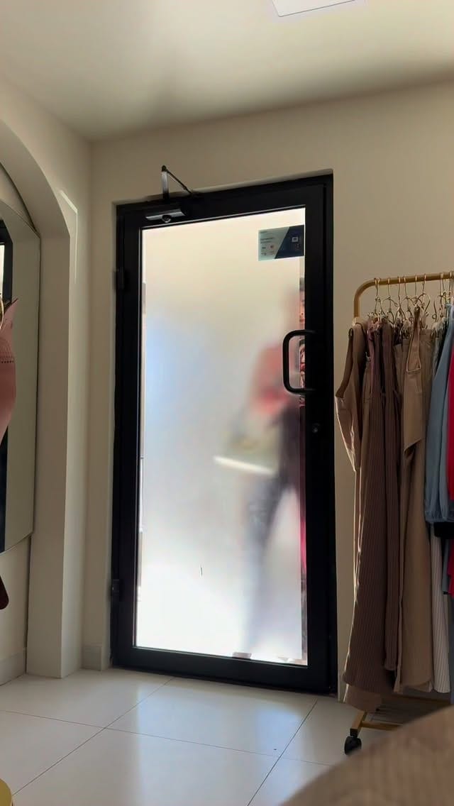Post 2 by Gabriela Valen on Instagram (video)
