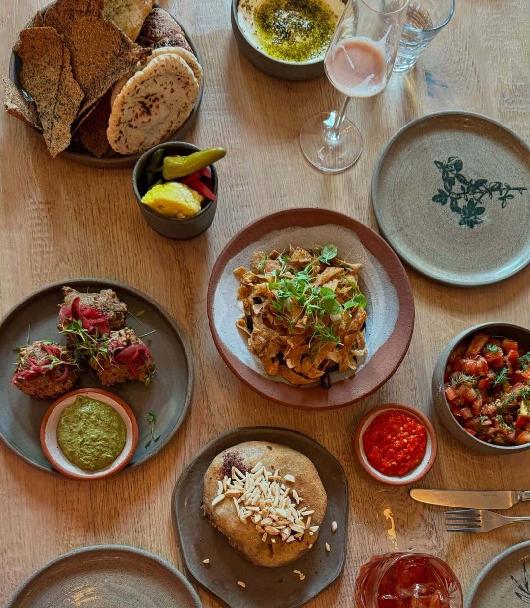 Post 2 by @londoneronthego on Instagram (image)