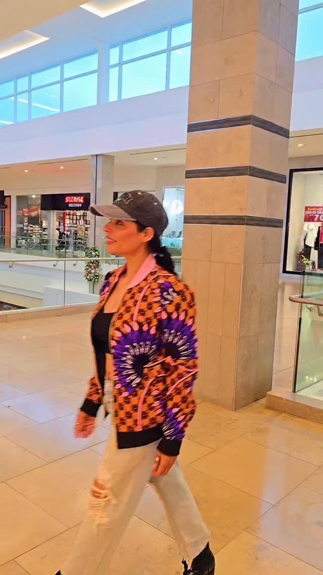 Post 6 by Anshu Rohatgi on Instagram (video)