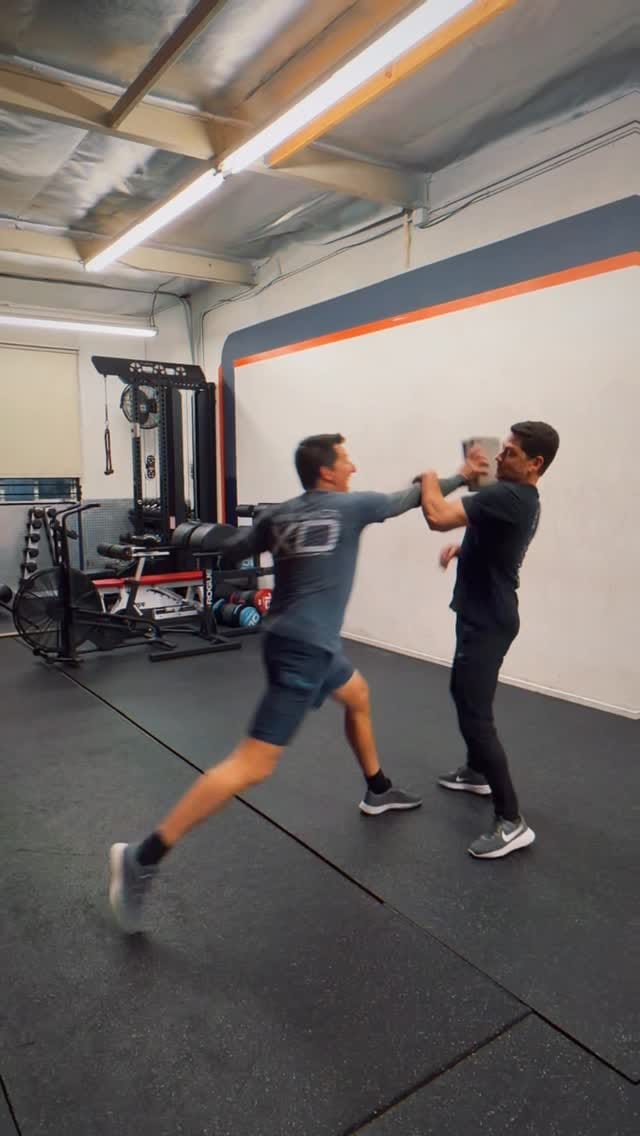 Post 4 by Krav Maga XD on Instagram (video)