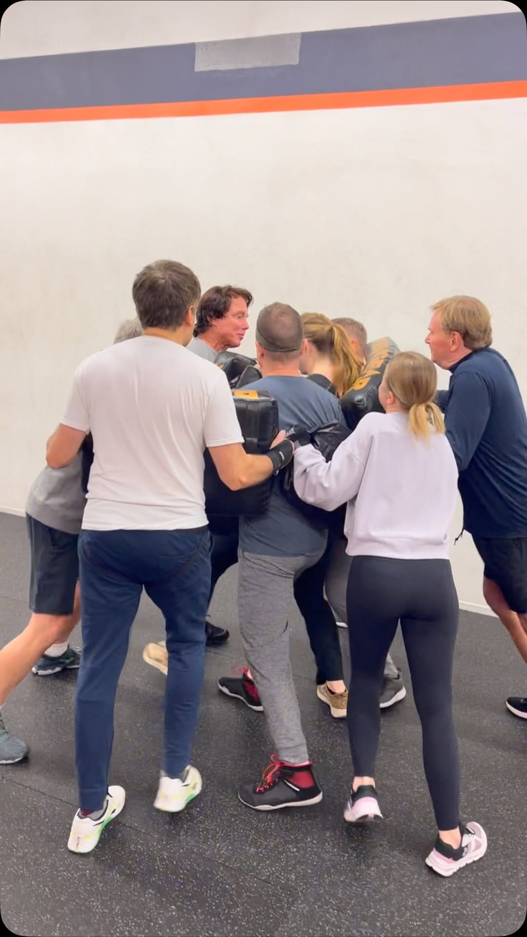 Post 10 by Krav Maga XD on Instagram (video)