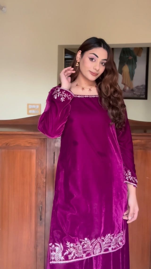 Post 3 by Avnoor Kaur on Instagram (video)