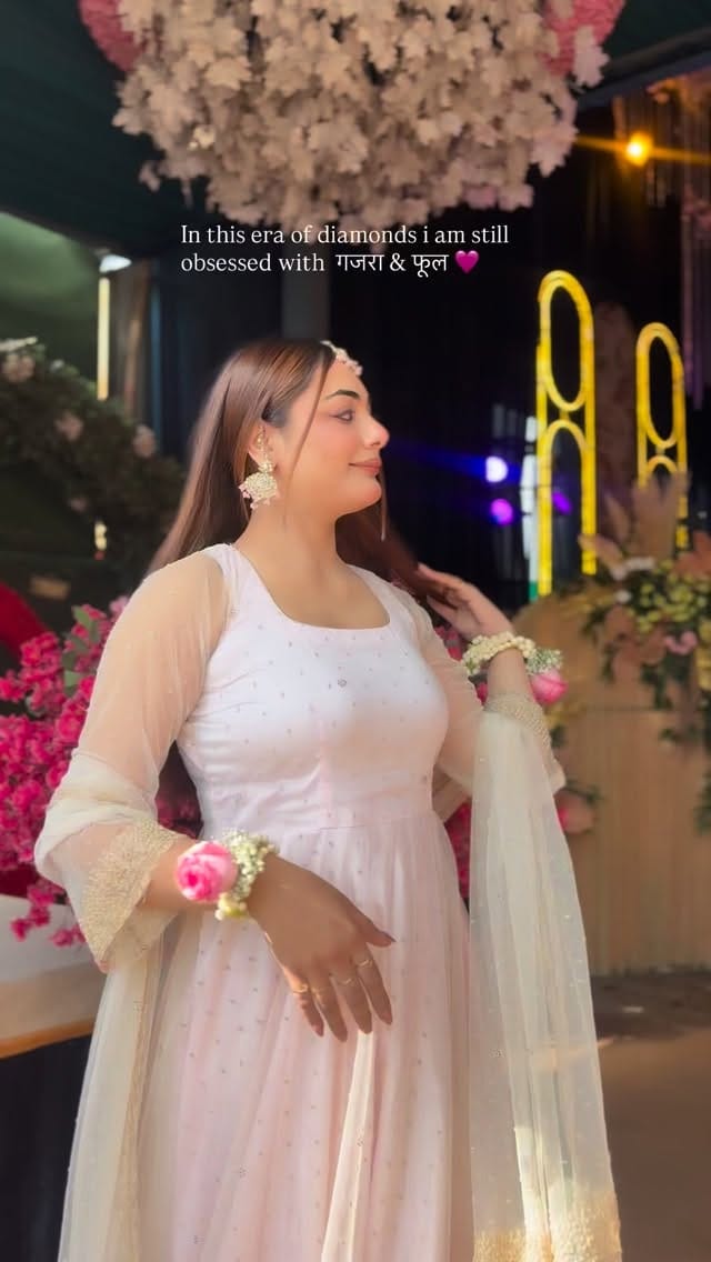 Post 6 by Avnoor Kaur on Instagram (video)