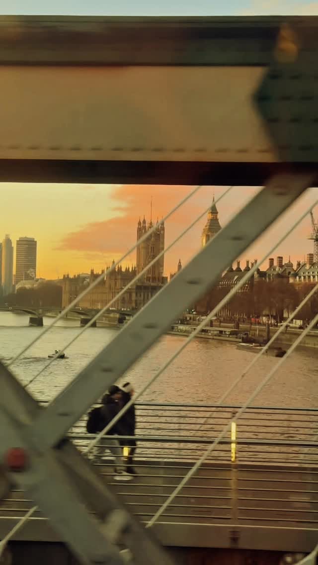 Post 1 by #LONDONR on Instagram (video)