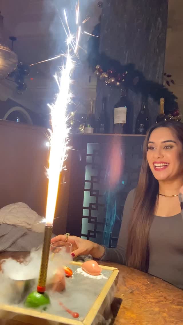 Post 6 by Reena on Instagram (video)
