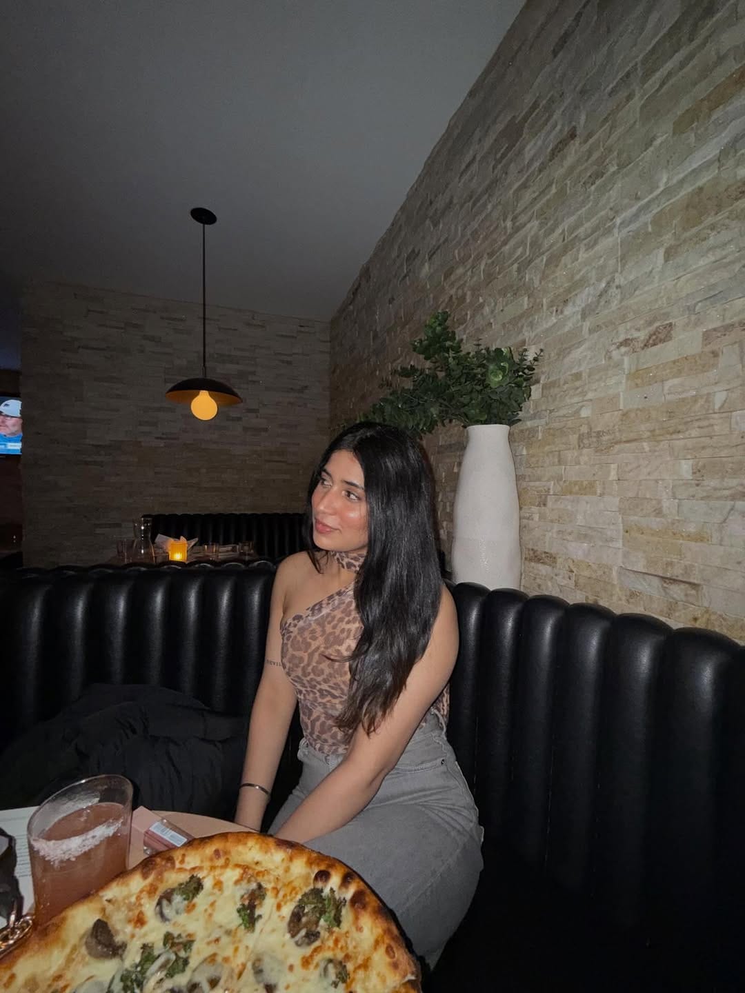 Post 2 by 𝙆𝙝𝙪𝙨𝙝𝙞 𝙗𝙝𝙖𝙧𝙙𝙬𝙖𝙟 ♡ on Instagram (carousel)