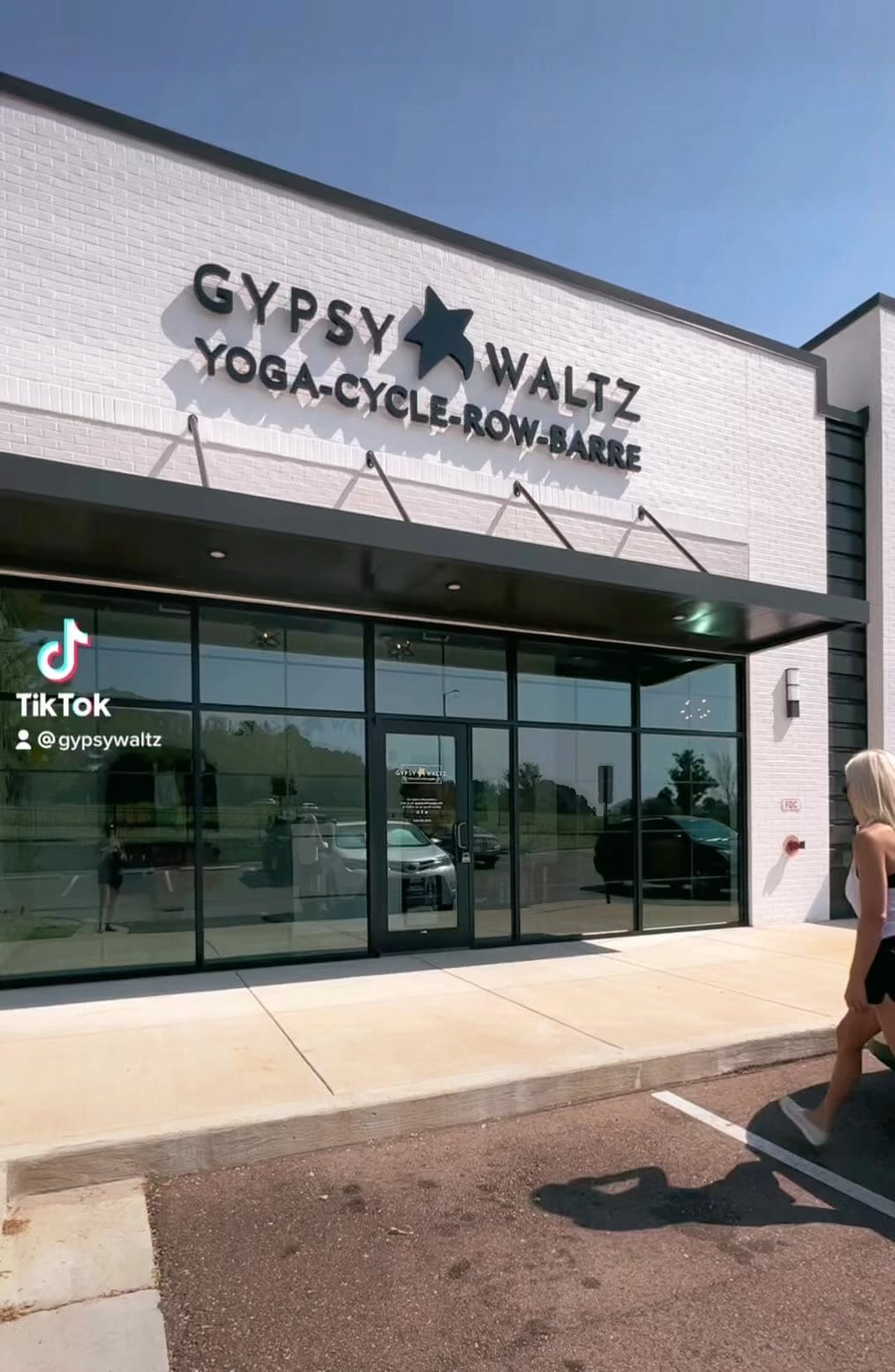 Post 9 by Gypsy Waltz | Yoga-Cycle-Barre-Row-Kettlebell-Bounce-TRX💛💐 on Instagram (video)