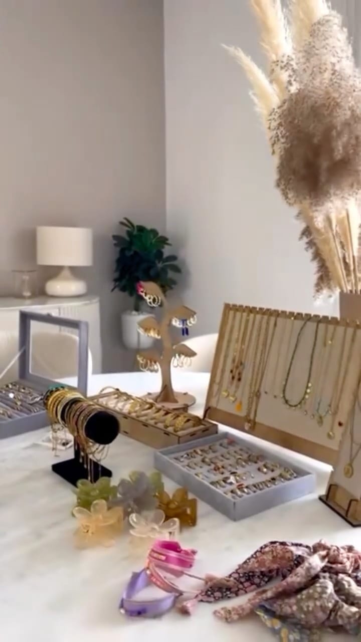 Post 9 by Nadia Menif on Instagram (video)