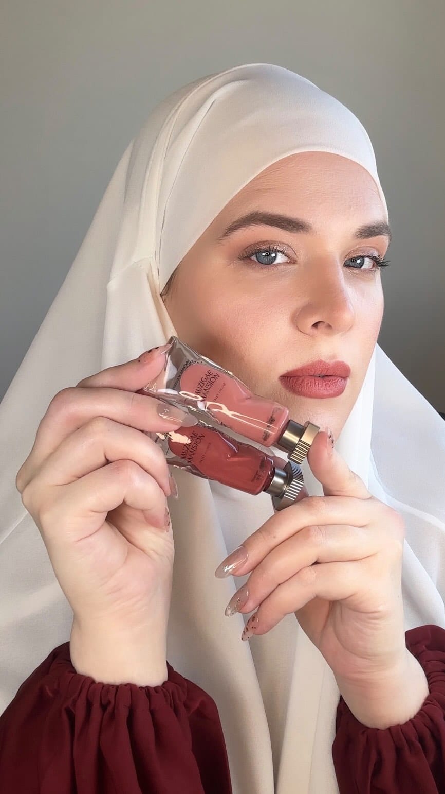 Post 7 by viktoria 🤍 modest fashion | abaya styles | hijab inspo on Instagram (video)