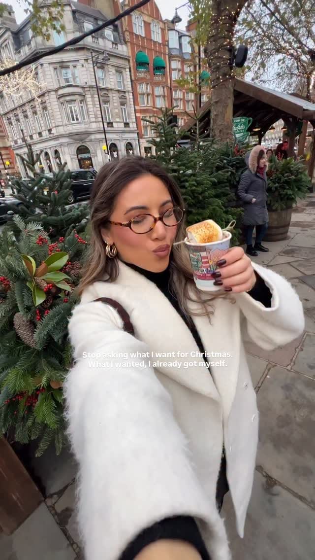 Post 3 by Monalisa on Instagram (video)