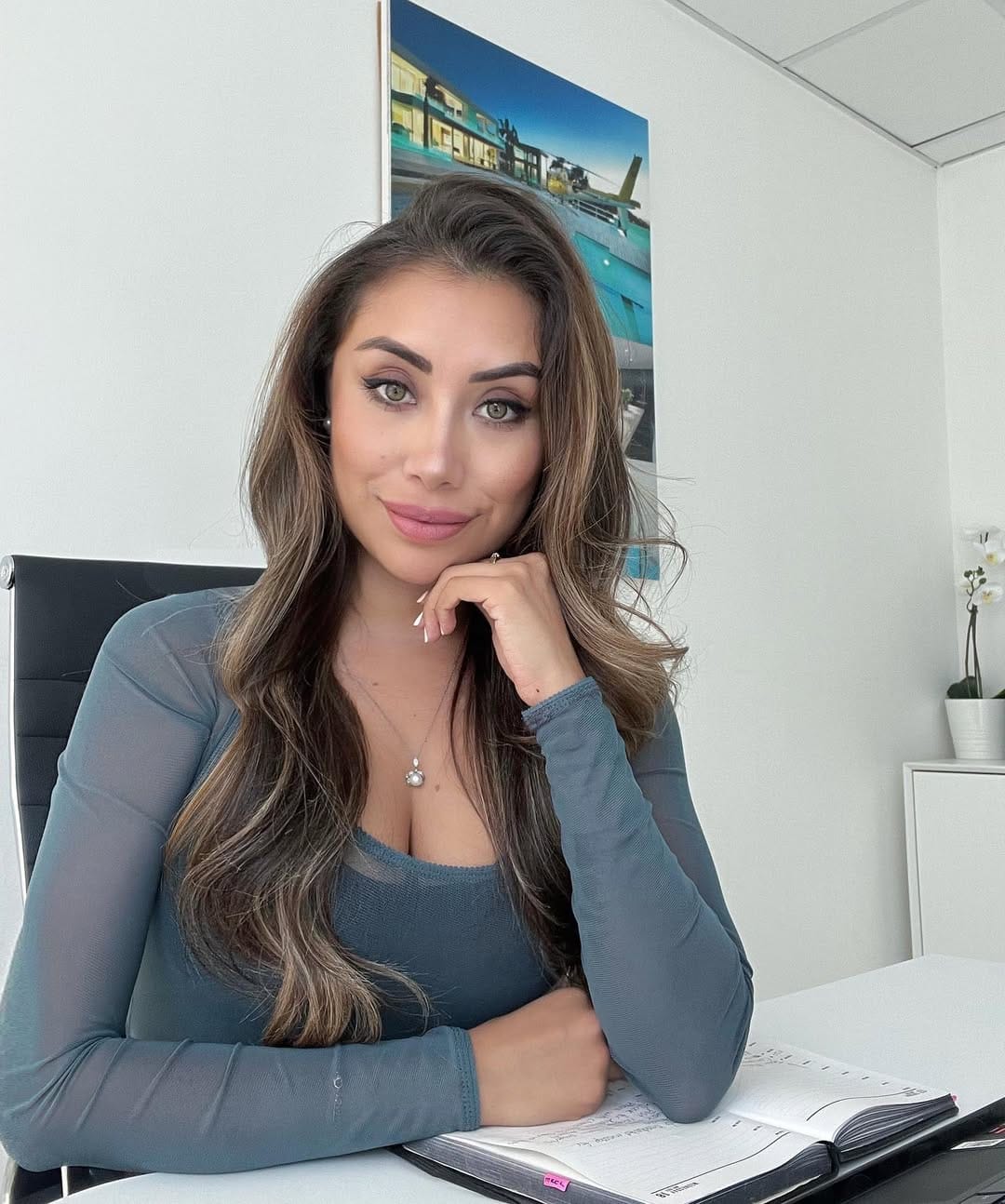 Post 9 by 𝐴𝑚𝑎𝑛𝑑𝑎 on Instagram (image)