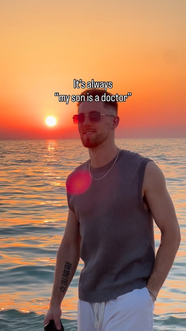 Post 2 by D Λ V I D on Instagram (video)
