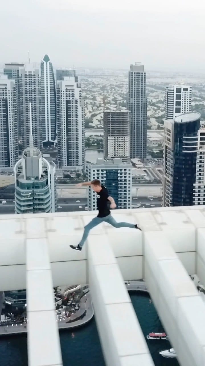 Post 9 by D Λ V I D on Instagram (video)