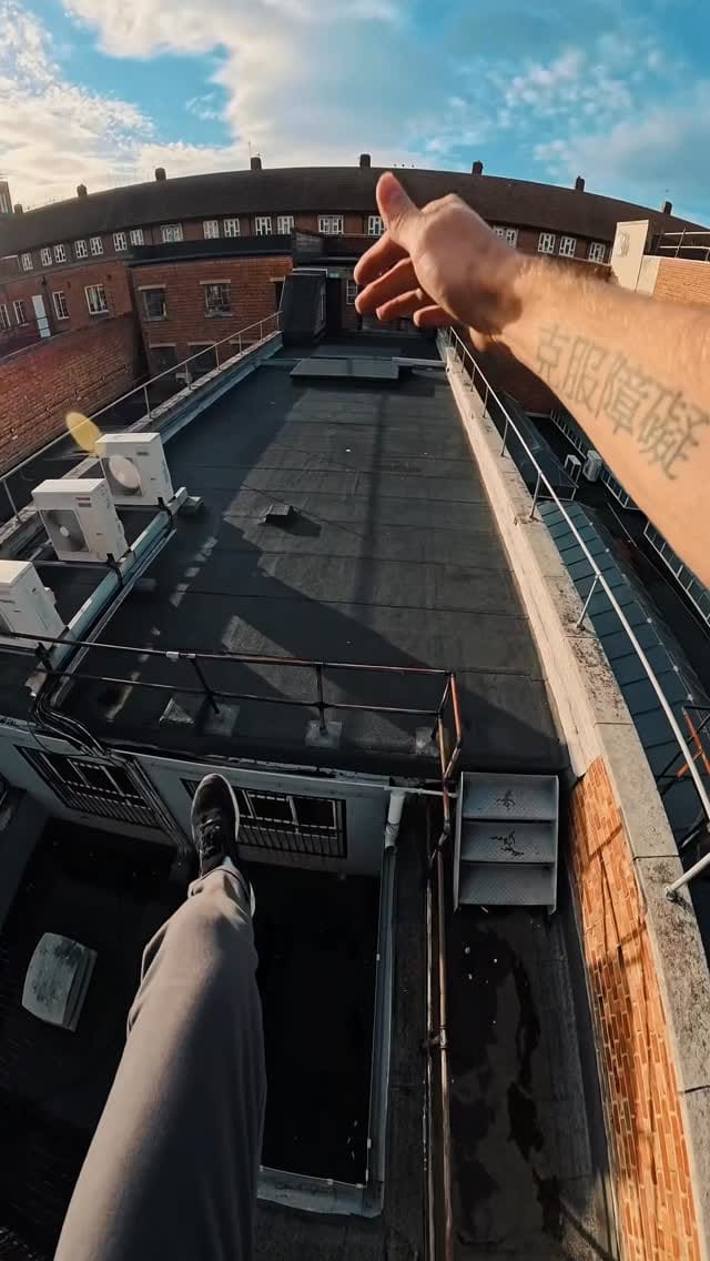 Post 5 by D Λ V I D on Instagram (video)