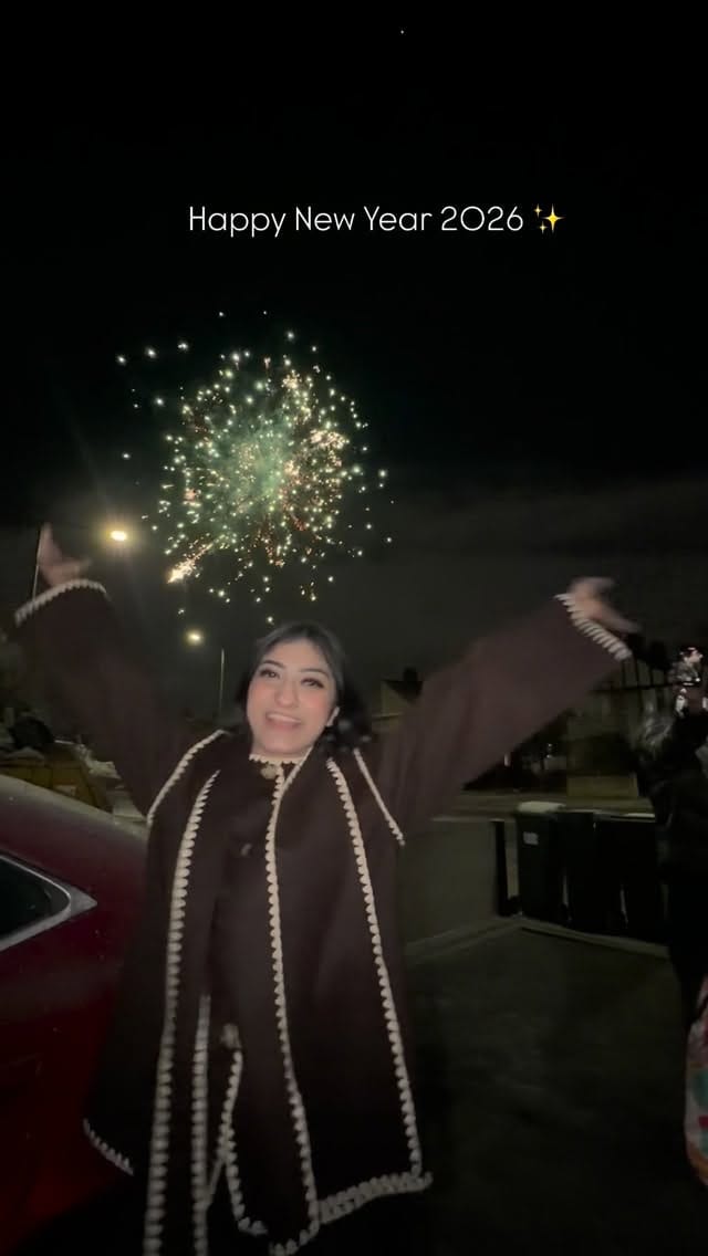 Post 6 by Alishba Khalid on Instagram (video)