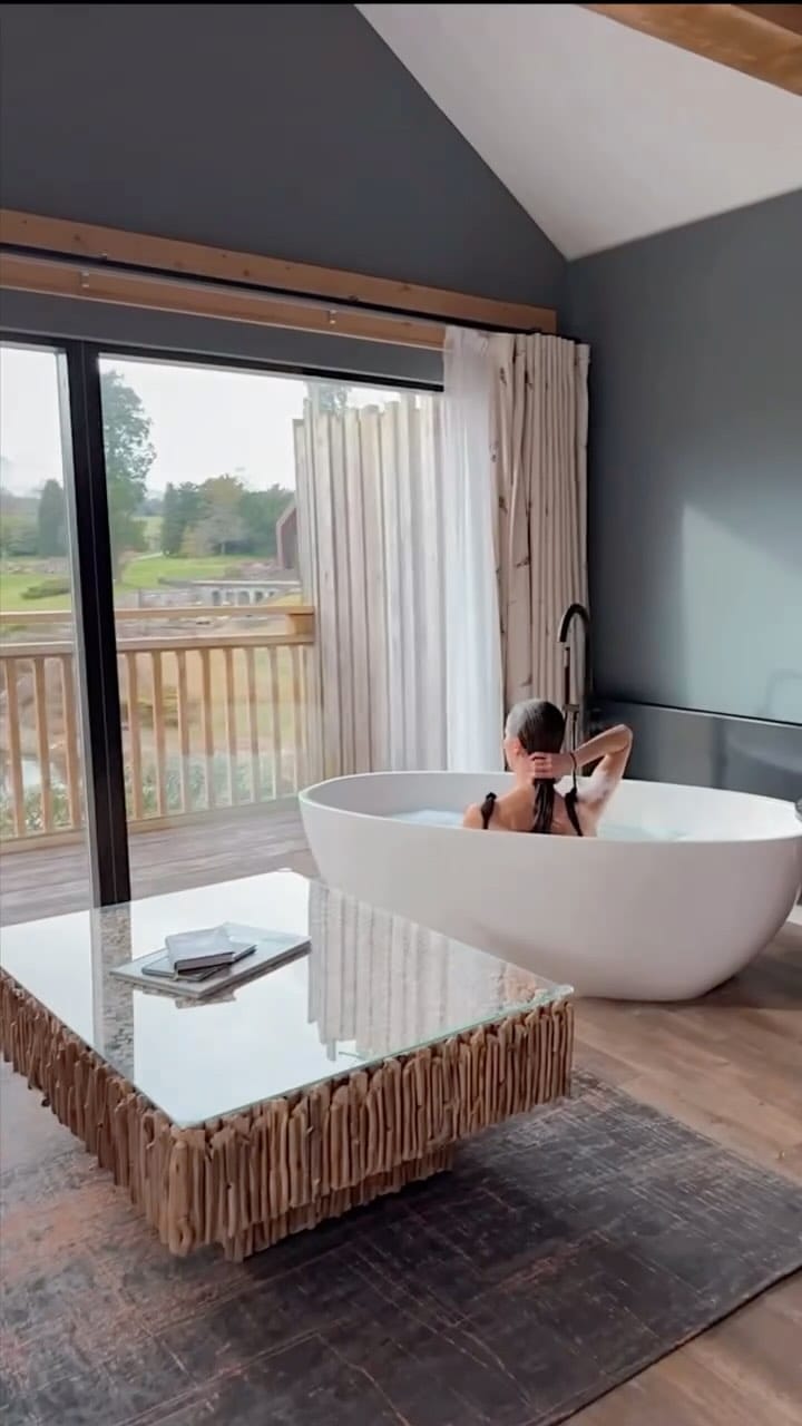 Post 6 by Melissa on Instagram (video)