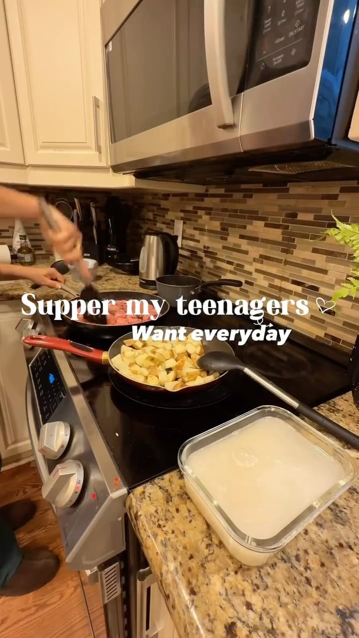 Post 5 by 𝐍𝐈𝐓𝐈𝐊𝐀 | UGC | MONTREAL CONTENT CREATOR 🇨🇦 on Instagram (video)