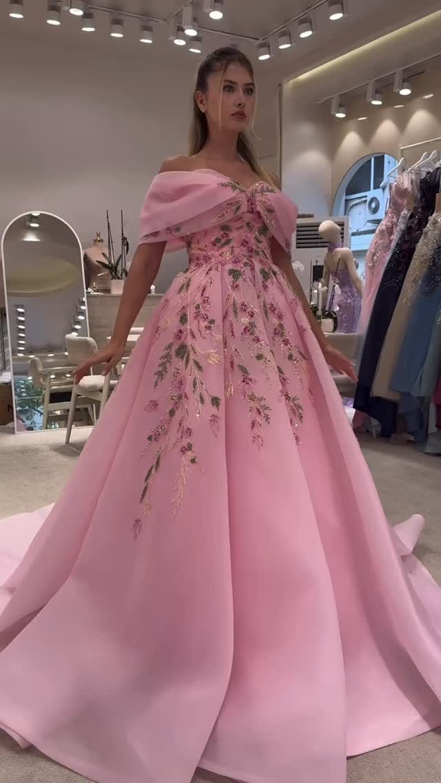 Post 9 by Mery Couture | Robes de Mariée on Instagram (video)