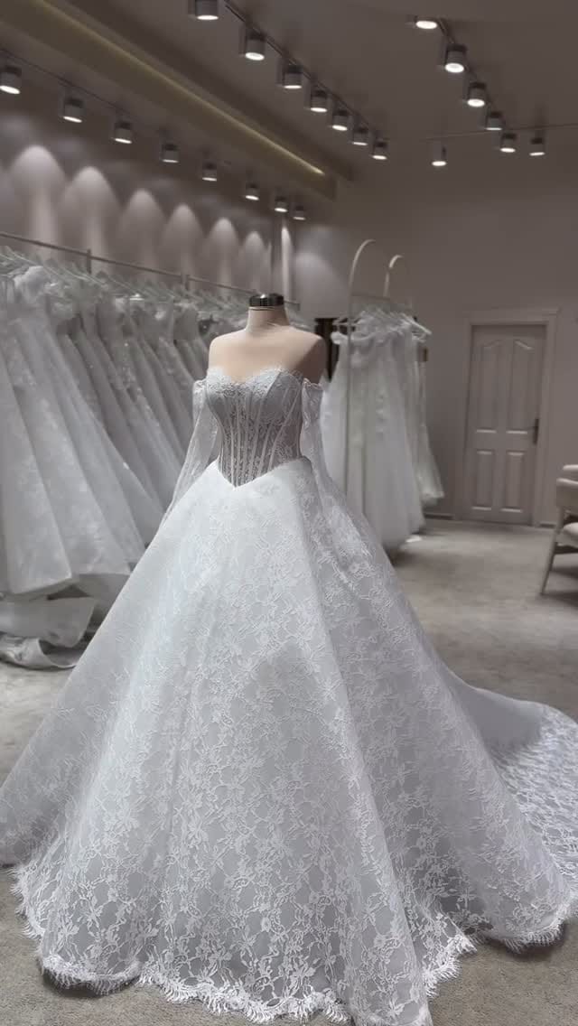Post 2 by Mery Couture | Robes de Mariée on Instagram (video)