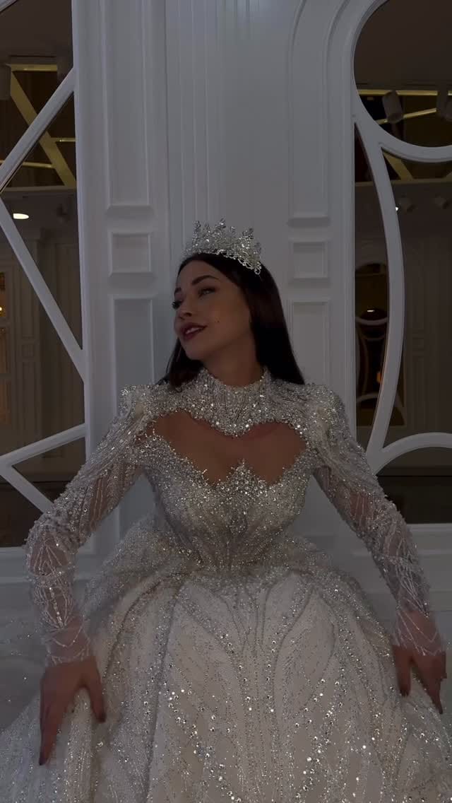 Post 6 by Mery Couture | Robes de Mariée on Instagram (video)
