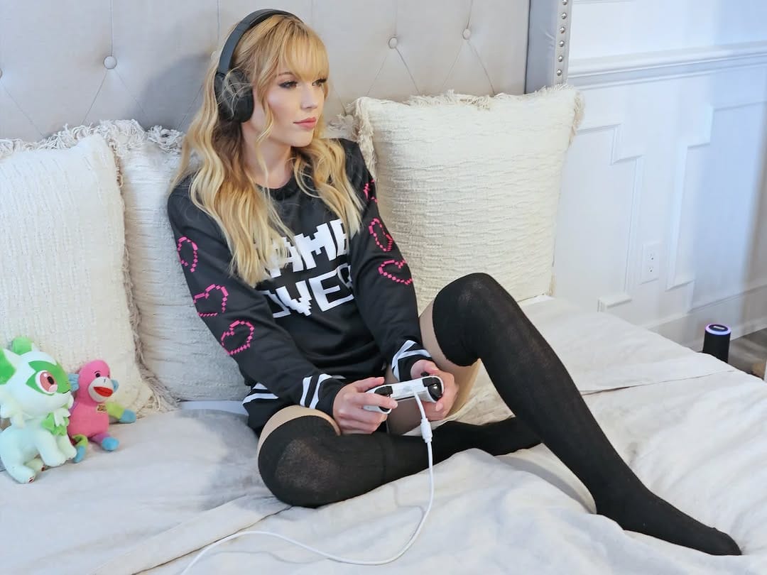 Post 3 by Pink City | Geek Streetwear on Instagram (image)